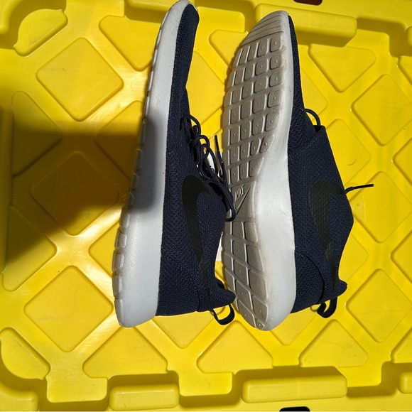 Men’s Nike Rosche Run Sneakers - Picture 3 of 4